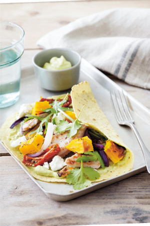 Wrap met pompoen, avocadoroom en kalkoen