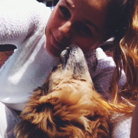 Nathalie adopteerde het tien jaar oude hondje Bobby uit het asiel in Gent