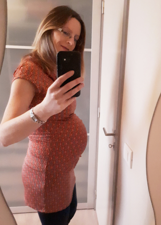 Veronique viert haar verjaardag voor het eerste met een bol buikje.