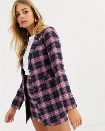 Marineblauwe boyfriendblazer met roze ruiten