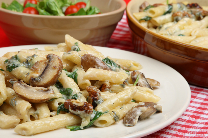 Pastagratin met spinazie, courgetten en boschampignons