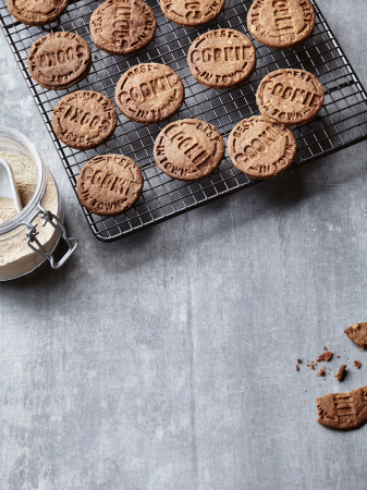 Amandelspeculaasjes met kokosbloesemsuiker