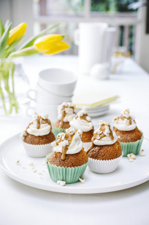 Cupcakes met karamel en popcorn