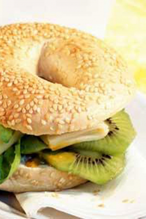 Bagel met kiwi en Zwitserse kaas (4 pers.)