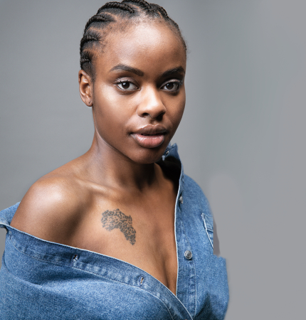 Trudy, 25 ans, étudie le Journalisme et est en stage chez Flair.