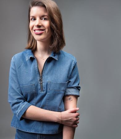 Claire, 28 ans, travaille en tant que responsable RH et communication dans un hôpital.