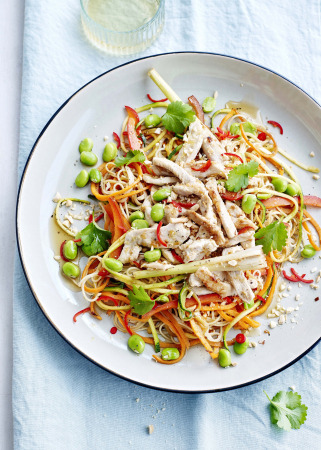 Noedelsalade met kippenreepjes