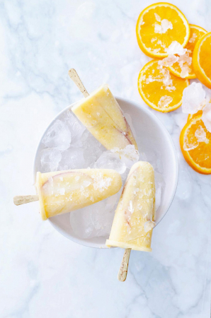 Yoghurtijsjes met sinaasappel en nectarine
