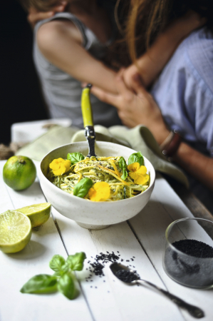 Romige tweekleurencourgetti