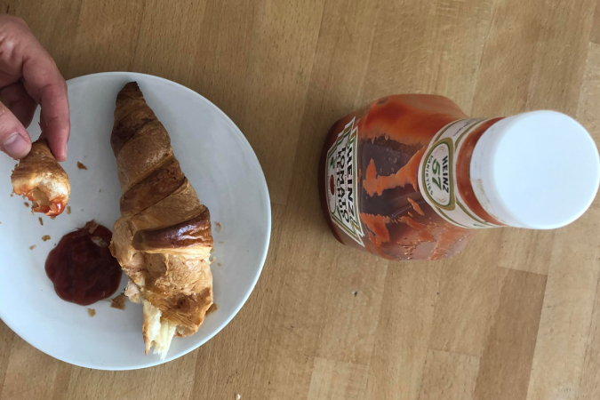 Un croissant au ketchup