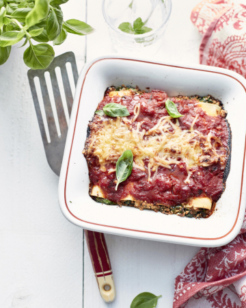 Vegetarische cannelloni met spinazie en pittige tomatensaus