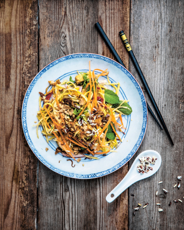 Mangosalade met gefrituurde tofoe en tamarindedressing