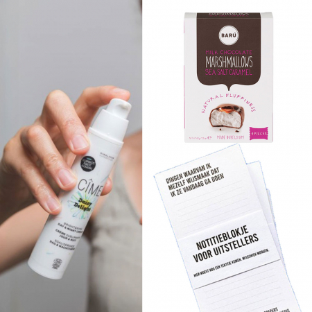 Fluffy marshmallows, notitieblokje en natuurlijke skincareproducten