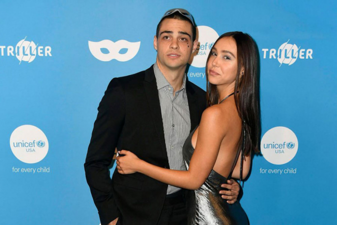 Noah Centineo en Alexis Ren