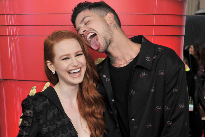 Madelaine Petsch en Travis Mills