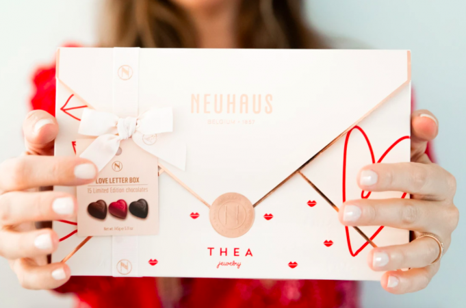 La lettre d’amour en chocolat de Neuhaus x Thea Jewelry