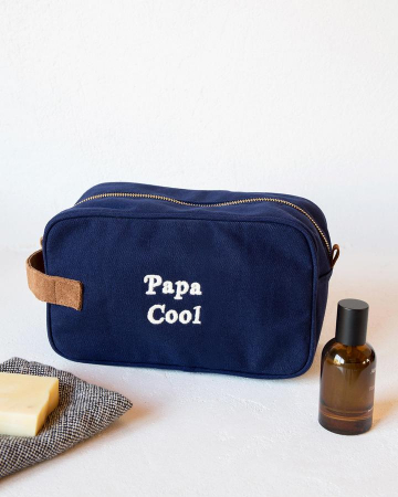 Une trousse de toilette