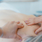 17. Geef hem een spontane massage.