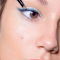 Alexandra uit Zonhoven waagde zich aan elektrisch blauwe eyeliner met oogschaduw