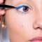 Alexandra uit Zonhoven waagde zich aan elektrisch blauwe eyeliner met oogschaduw