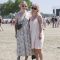De festivaltrend: zomerjurken en chunky sneakers