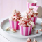 Pink popcorn met rodebietensap