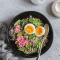 Spinaziesalade met quinoa, radijs en ei