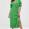 Groene midi-jurk met pofmouwen en riem