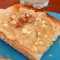 Un toast avec de la banane, de la cannelle et du gingembre