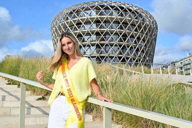 Charlotte (19) strijdt mee om het kroontje van Miss België: “Viering van het vrouw-zijn”