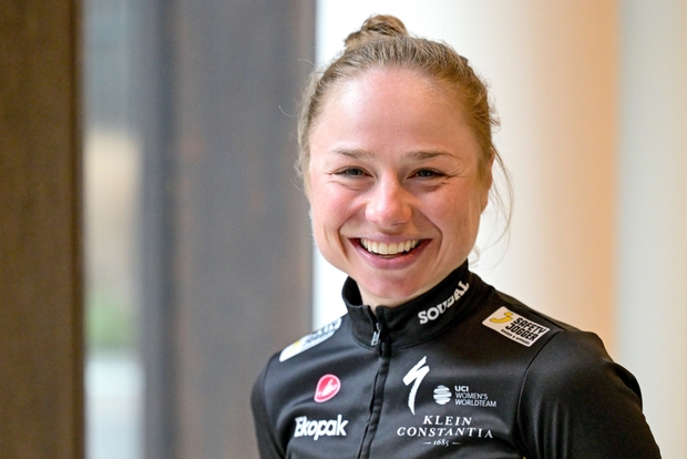 Justine Ghekiere mist WK door breukje in knie, Sandrine Tas valt in