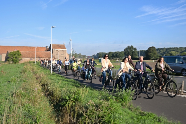 Nieuwe verbinding maakt fietsen tussen Oostkamp en Brugge een pak veiliger