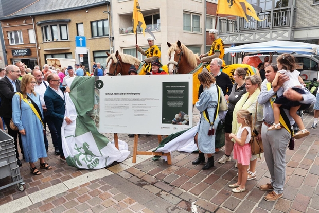 Middeleeuws feest in Torhout wordt massaal bijgewoond: ook minister Weyts present