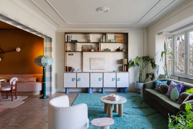 Frivoliteit op de Frankrijklei: binnenkijken bij een appartement vol creatieve hacks