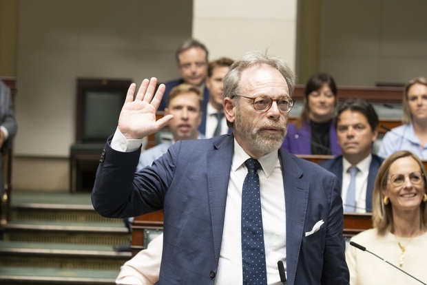 Minder zitjes, meer macht: waarom N-VA en Vooruit het parlement kleiner willen maken