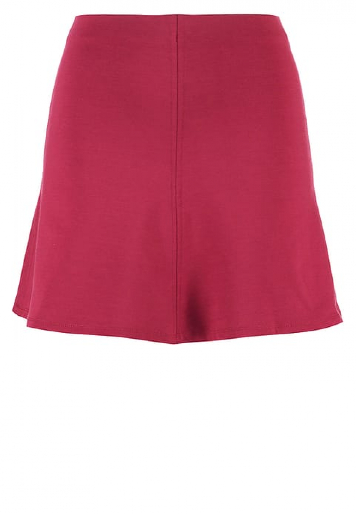 Une minijupe rouge