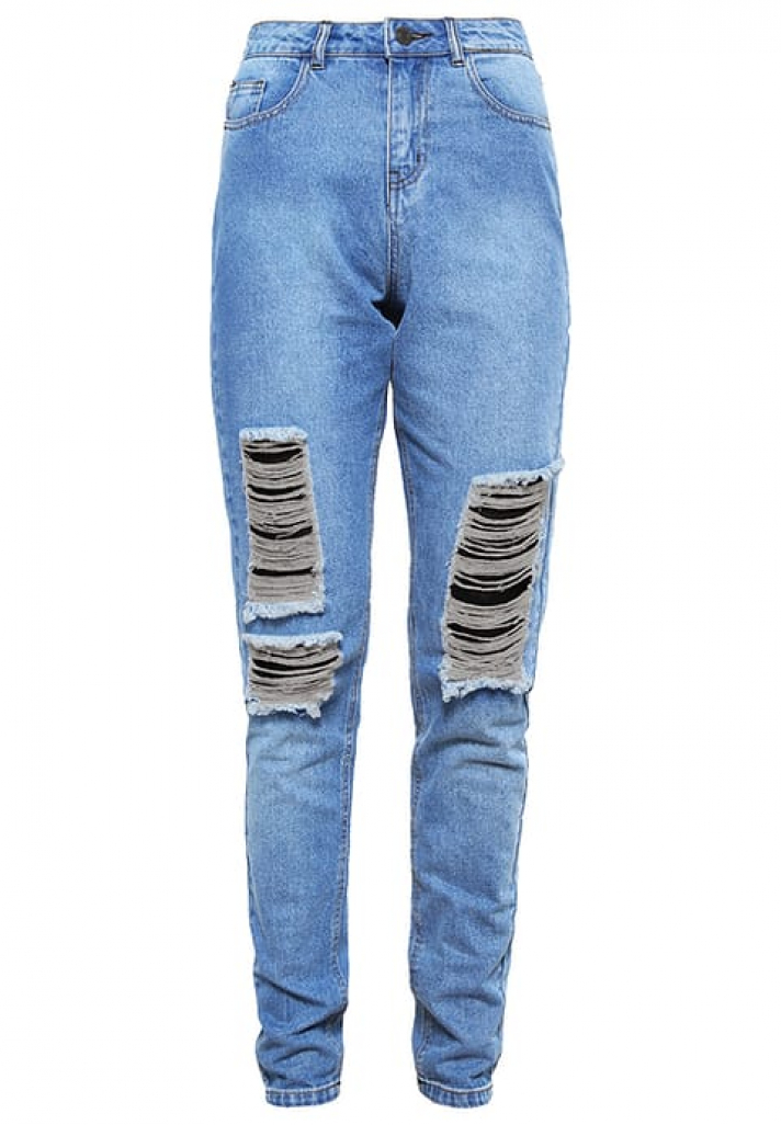Un jean mom un brin destroy
