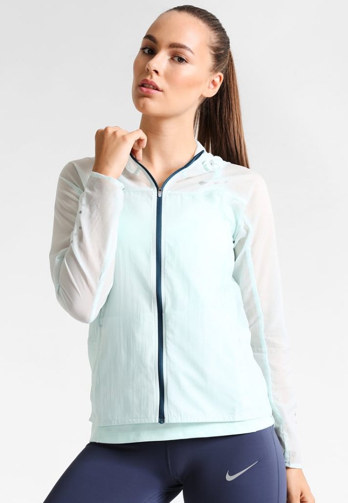 Nike Performance