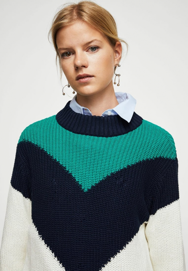 Pullover en maille à empiècements tricolores