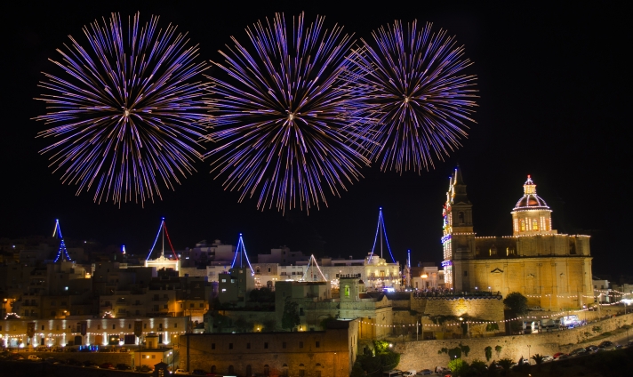 Les Maltais adorent les feux d’artifices.