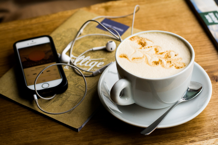 Télécharger des podcasts et initier ses proches