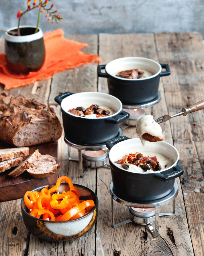 Fondue crémeuse au bleu, châtaignes et pancetta