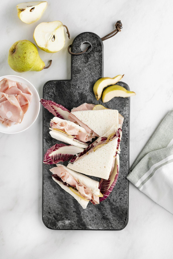 Tramezzini Mortadella Bologna IGP, poire & salade de trévise