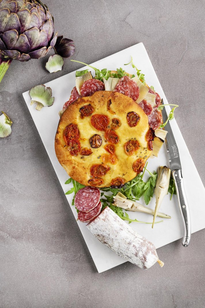 Focaccia aux Salamini Italiani alla Cacciatora AOP, Artichauts & roquette