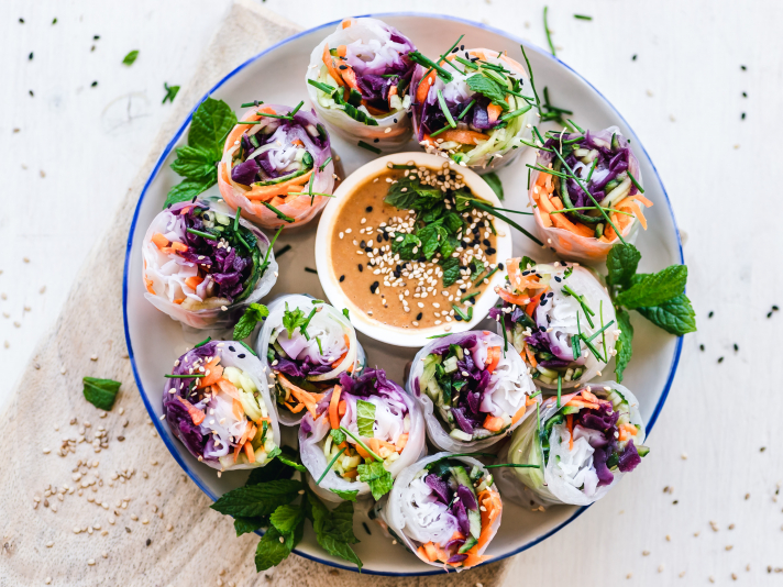 Rouleaux de printemps végé et sauce cacahuète