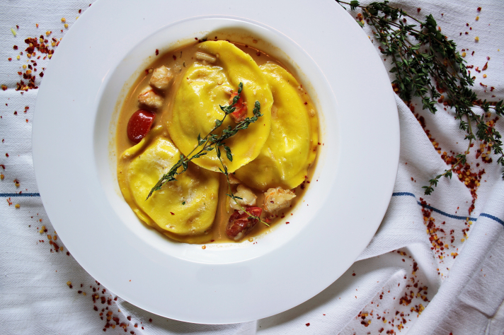 Ravioles aux langoustines et bisque de homard
