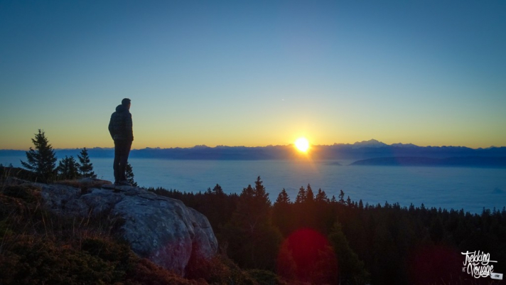 Admirer un lever du soleil sur la Dôle