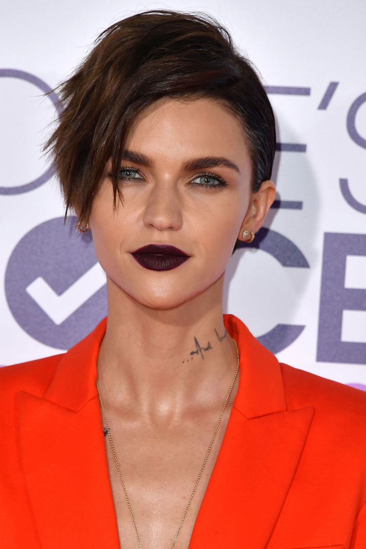 Pixie avec une longue mèche