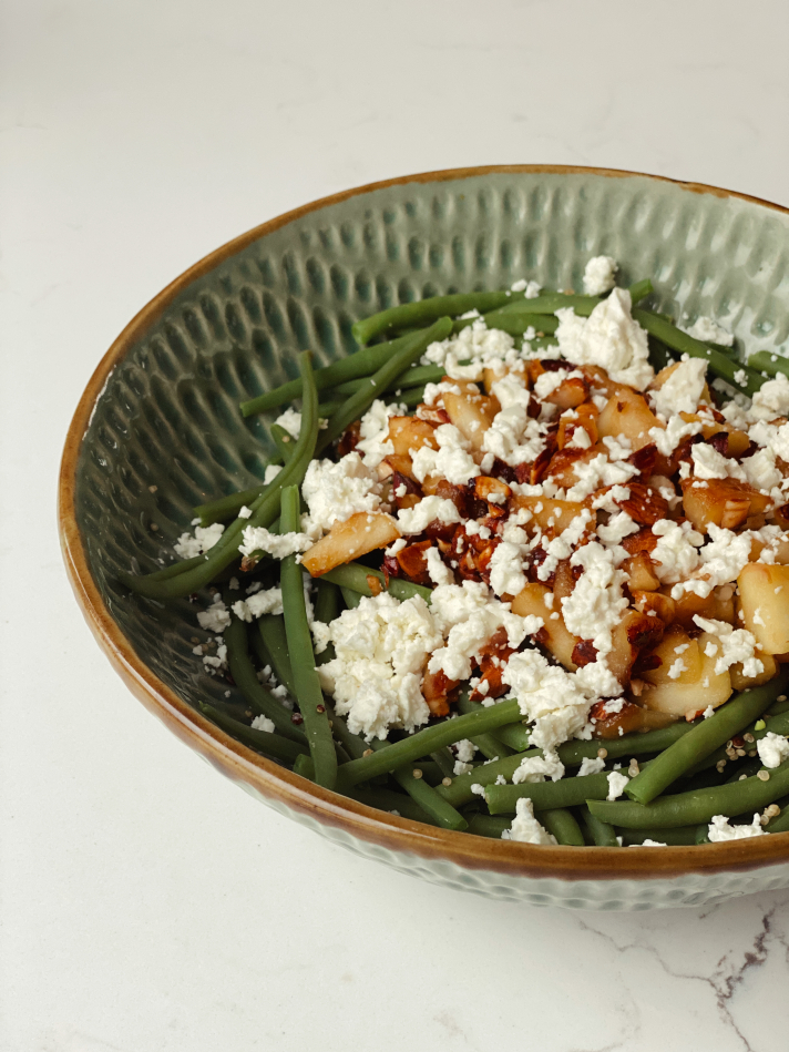 Salade de quinoa, haricots verts et pommes caramélisées