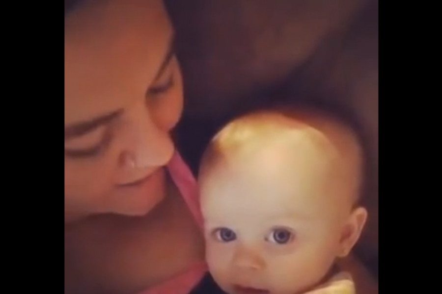 Video Un Bebe Chante I Love You Avec Sa Maman